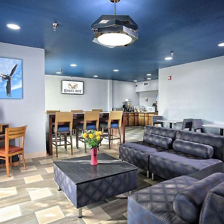 Eagles Nest Inn 스테이츠보로 외부 사진