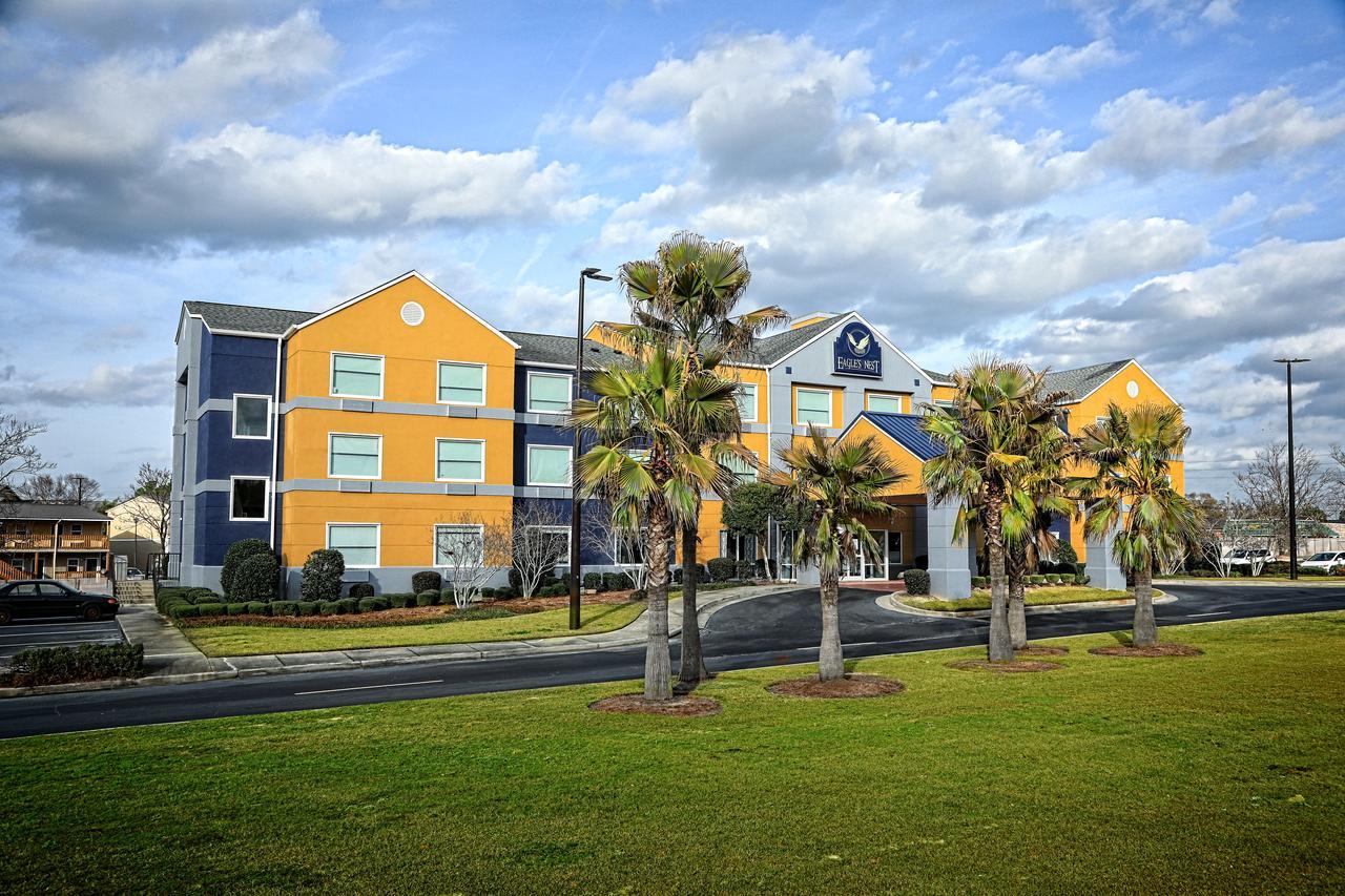 Eagles Nest Inn 스테이츠보로 외부 사진