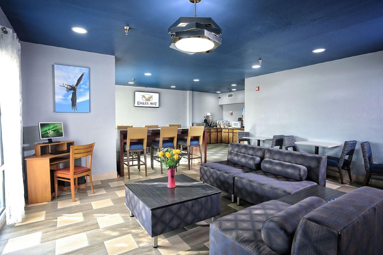 Eagles Nest Inn 스테이츠보로 외부 사진