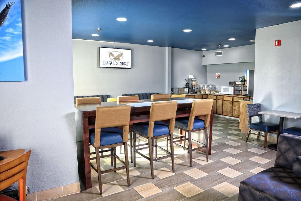 Eagles Nest Inn 스테이츠보로 외부 사진