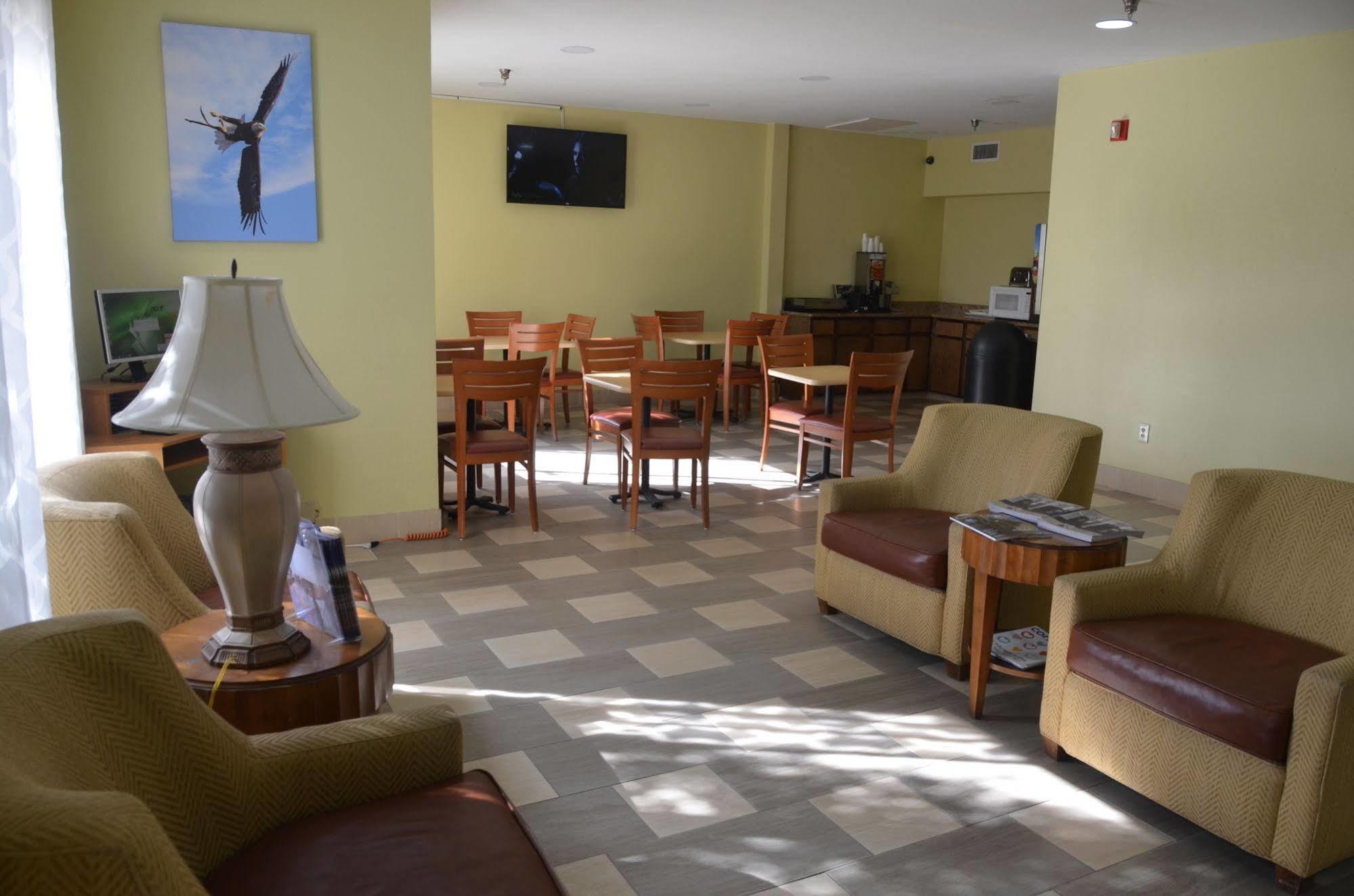 Eagles Nest Inn 스테이츠보로 외부 사진