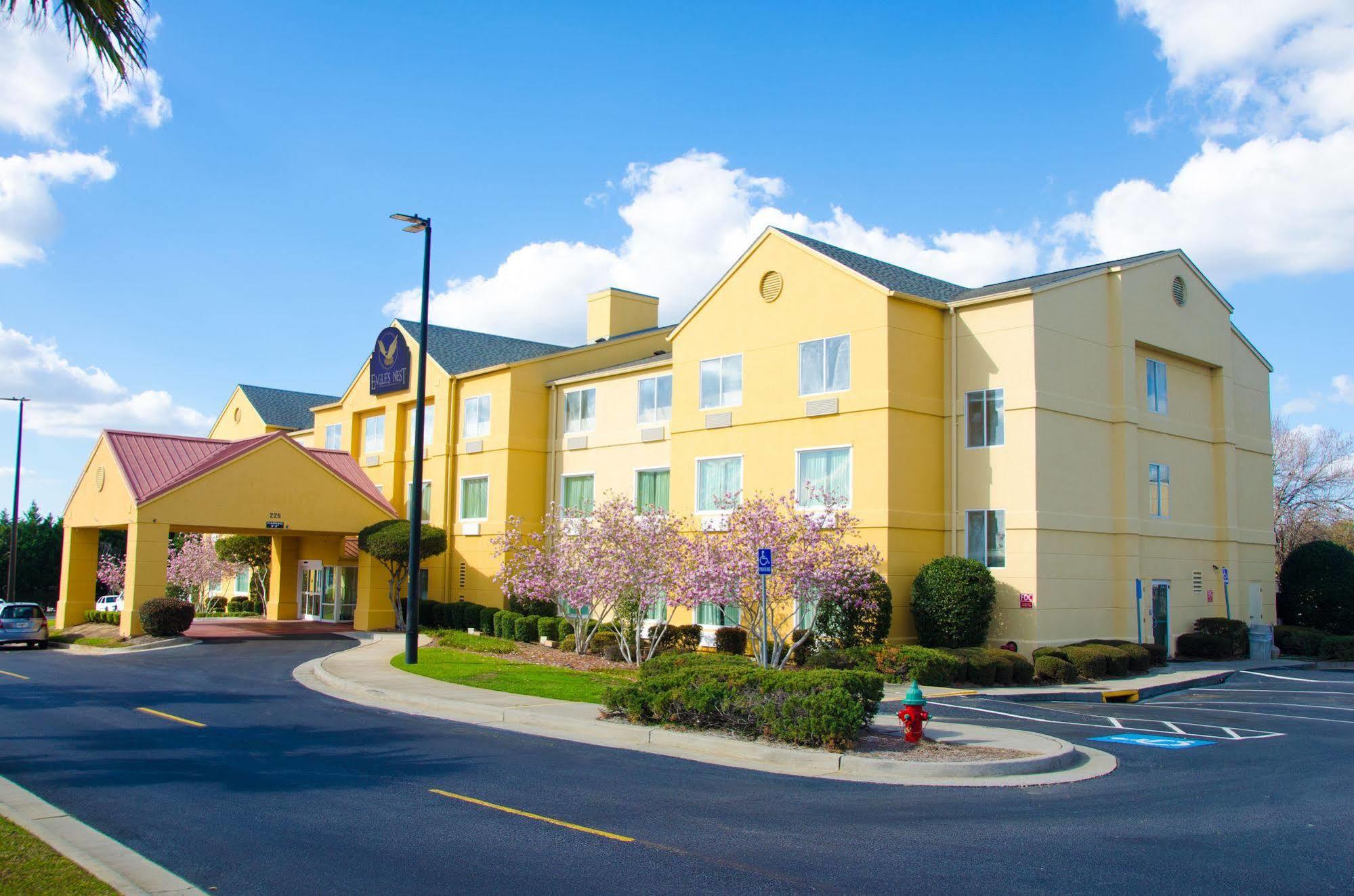 Eagles Nest Inn 스테이츠보로 외부 사진