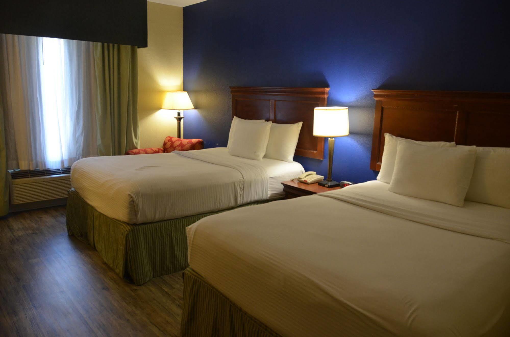 Eagles Nest Inn 스테이츠보로 외부 사진